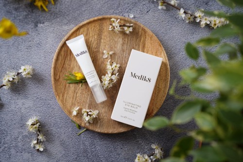 M8 Illuminating Eye Balm Fot A.JPG
